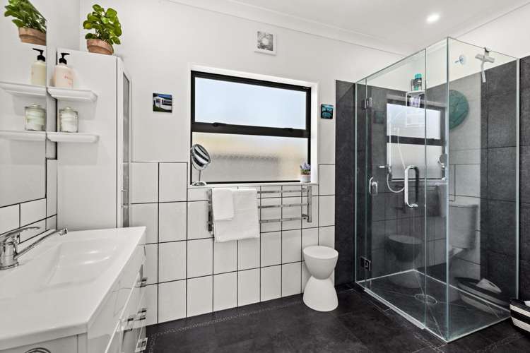 18 Delta Mews Place Clive_16