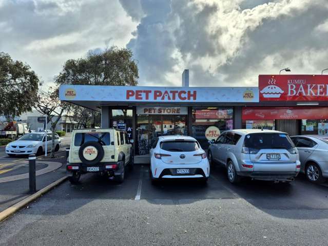 High-profile corner retail