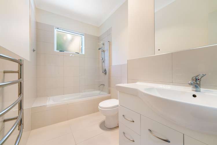 18 Askerne Drive Flat Bush_5