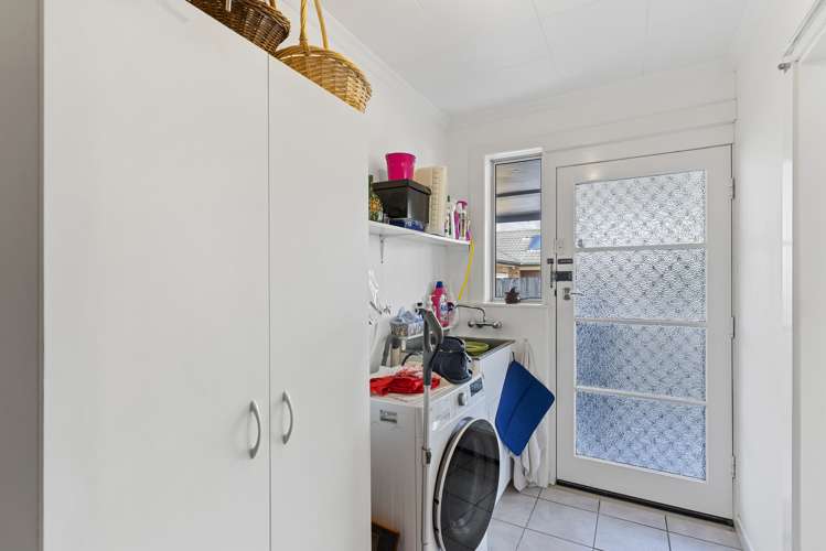 34 Centreway Road Orewa_14