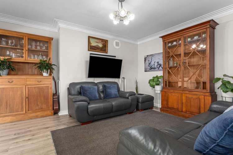 9 Barry Avenue_4