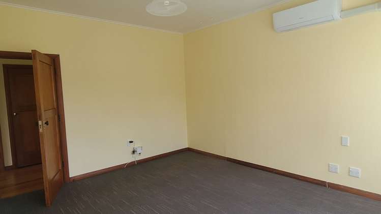 89 Savage Crescent West End_10