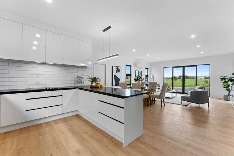 4 Korowhiti Road Clarks Beach_5