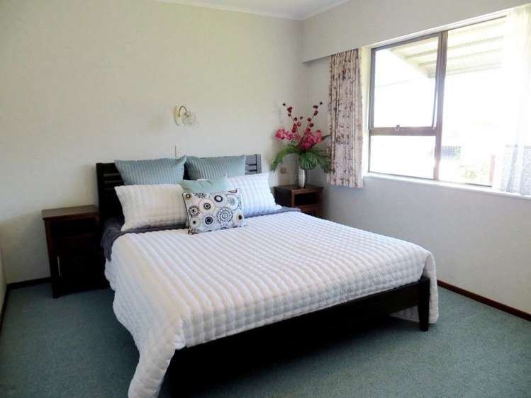 2/1 Alyson Place Stoke_8