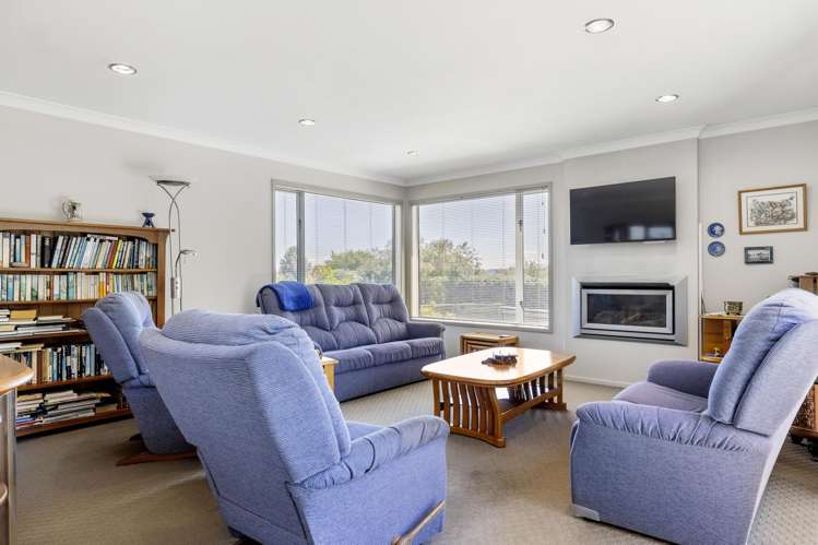 2/30 Ingle Avenue Waipahihi_9