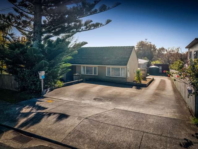 A DEFINITE DOER-UPPER !! $695,000