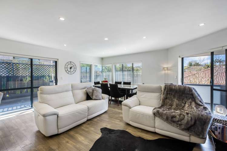 2/100 Gosford Drive Botany Downs_17