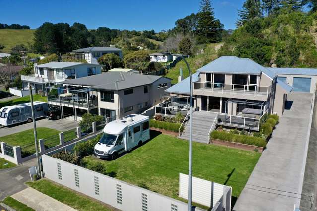 Views, Space and Beach at Your Doorstep