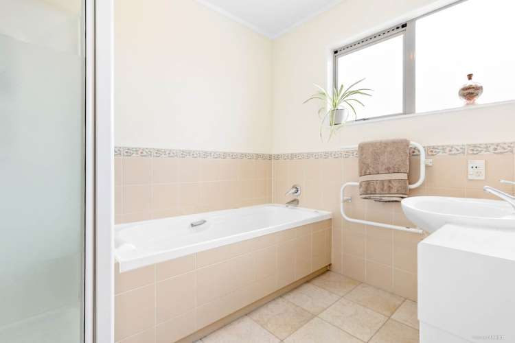 9 Lemon Grove Lane Greenhithe_13