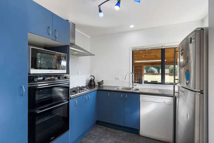 2123 Awhitu Road Pollok_16