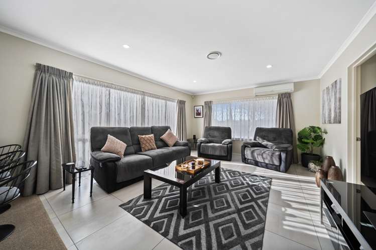 17 Flora Place Wattle Downs_14