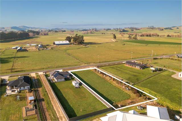 18 White Road Otane_1