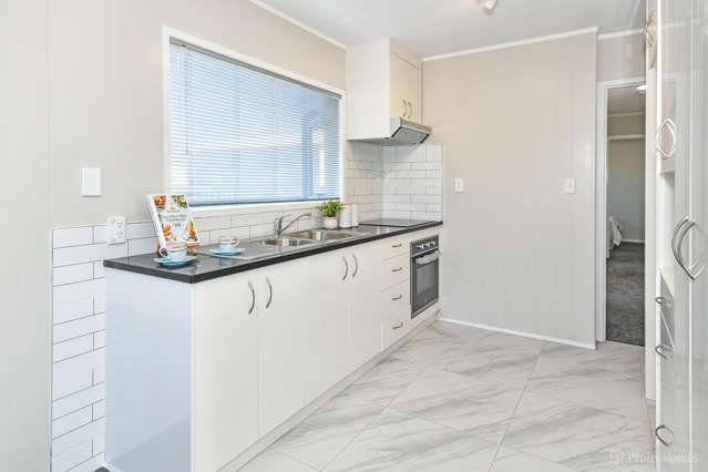 1/11 Bundena Place Clendon Park_2