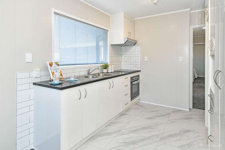 1/11 Bundena Place Clendon Park_2