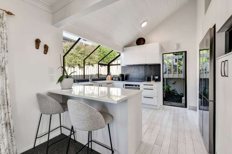 35 Surf Road Stanmore Bay_3