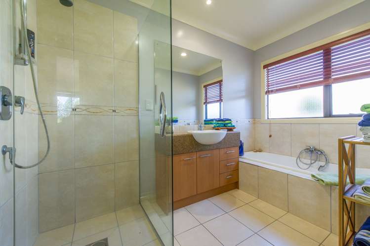 5 Bejoy Rise East Tamaki Heights_13