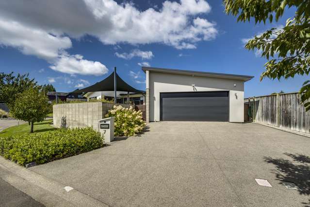 Effortless modern living in a peaceful location