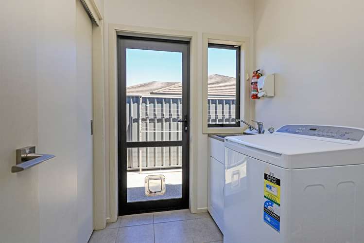 6 Lardon Place Frimley_19