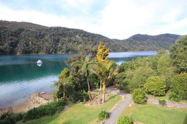 3130 Archers Road Tennyson Inlet_4