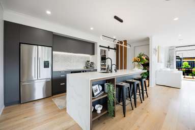 8 Walter Lawry Road_3