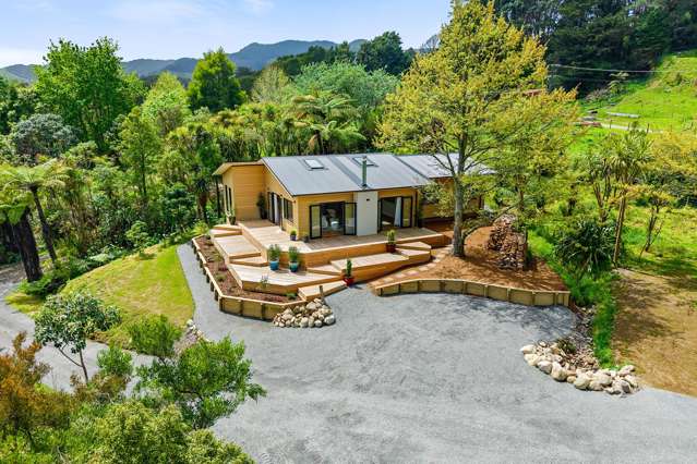 CRAFTED IN NATURE – BRAND NEW BUILD WITH SEPARATE COTTAGE