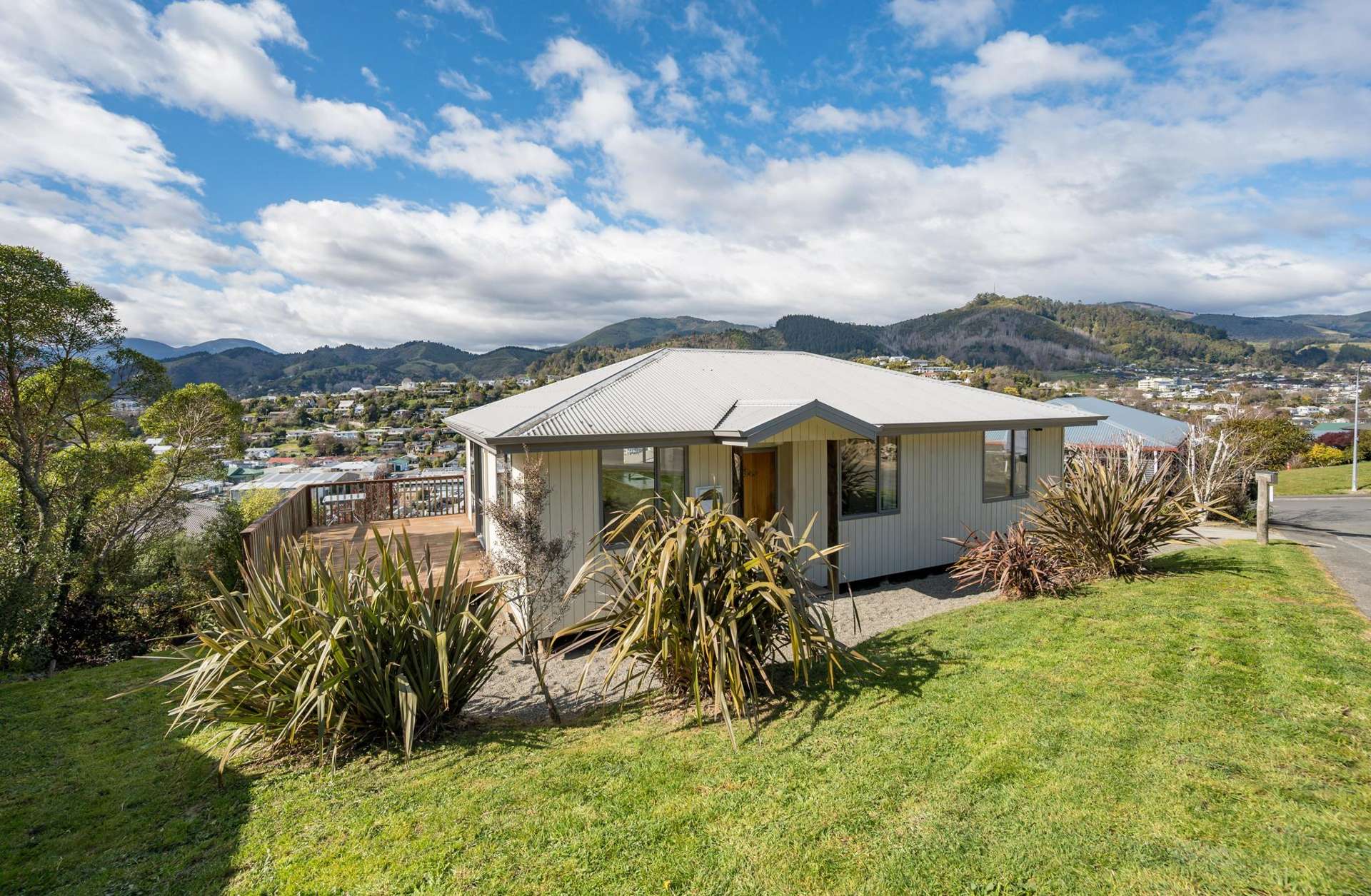 3 Carleton Place Toi Toi_0