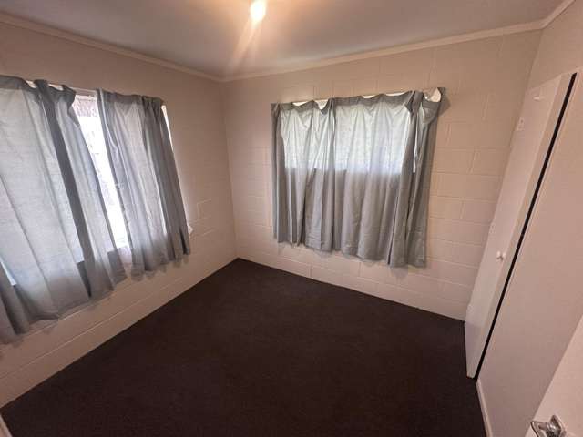 1/84 Kenderdine Road 10695_4