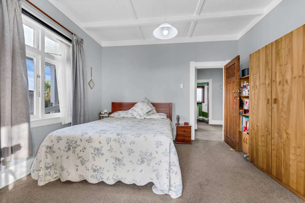 152 White Swan Road_5