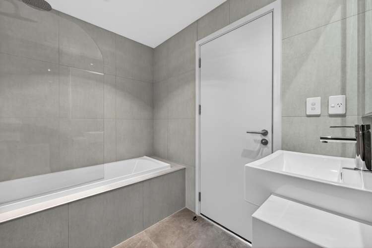 35 Otuwairoa Esplanade Opaheke_23