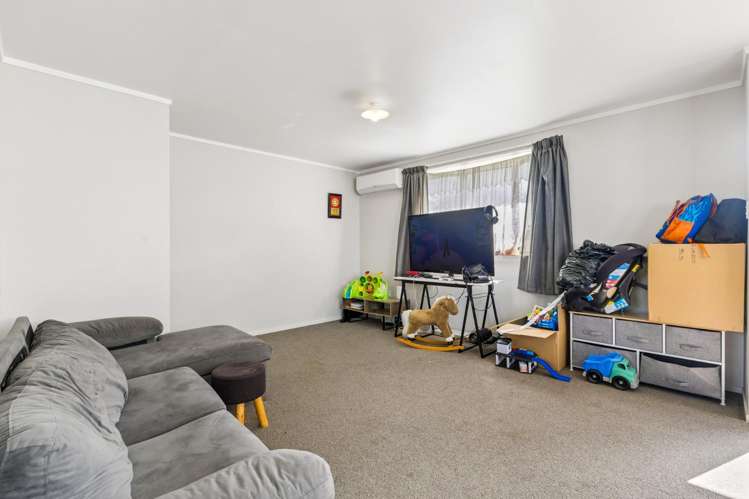2/77 Redcrest Ave 10939_3