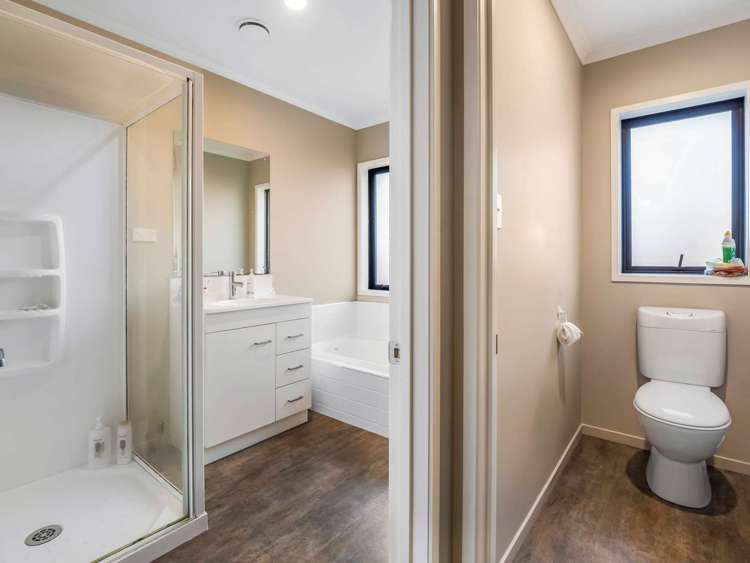 33 Faringdon Boulevard Rolleston_21