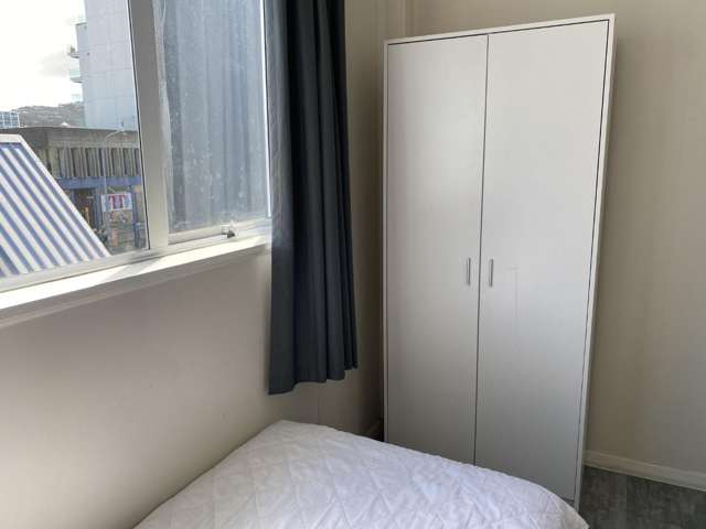 Room 2F/35 Vivian Street 2185_1