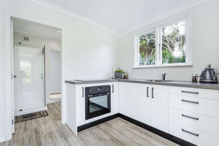 1 Luss Road Company Bay_0