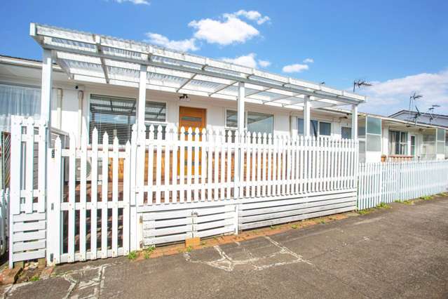Brick and Tile in Onehunga