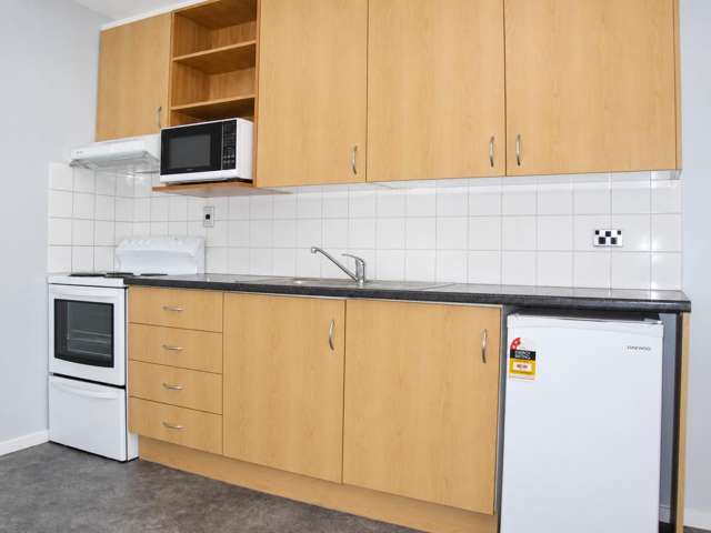** INNER CITY STUDIO APARTMENT **