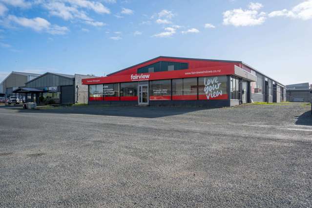 High-profile Port Road workshop - Rarely available