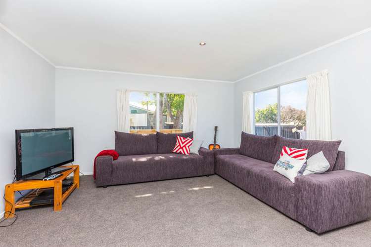 2/161 Bruce Mclaren Road Henderson_5