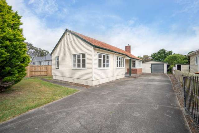 Charmer in Roslyn