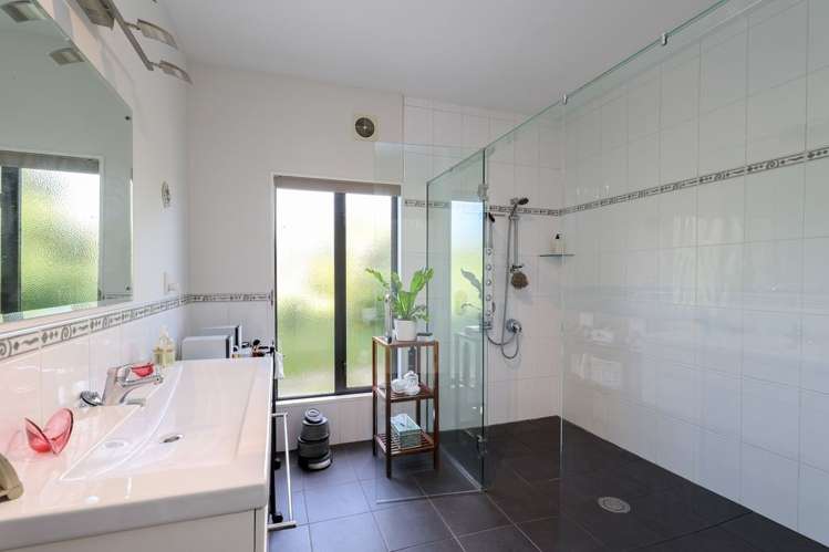 106a The Glen Road Glenduan_19