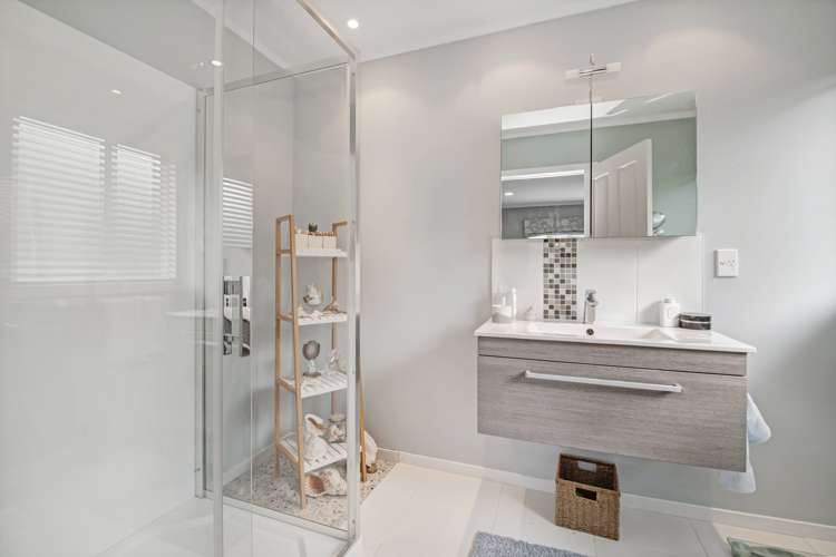 896 Whangaparaoa Road Manly_5