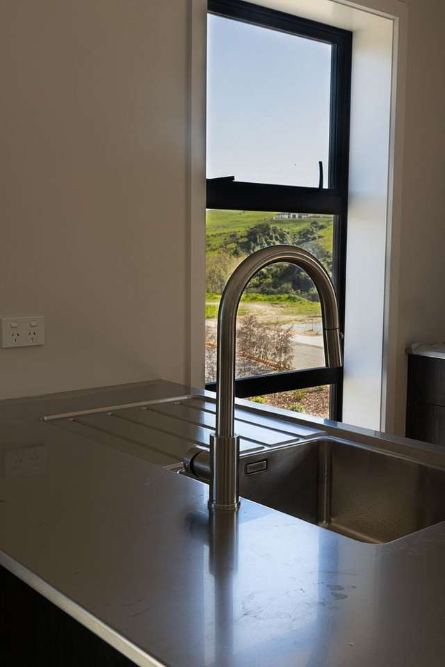 1 Hill Tops Way Stoke_4