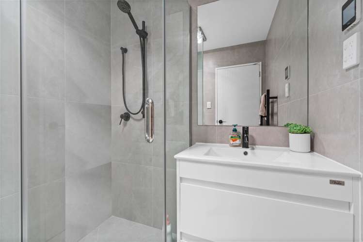 5/1A Royal View Road Te Atatu South_11