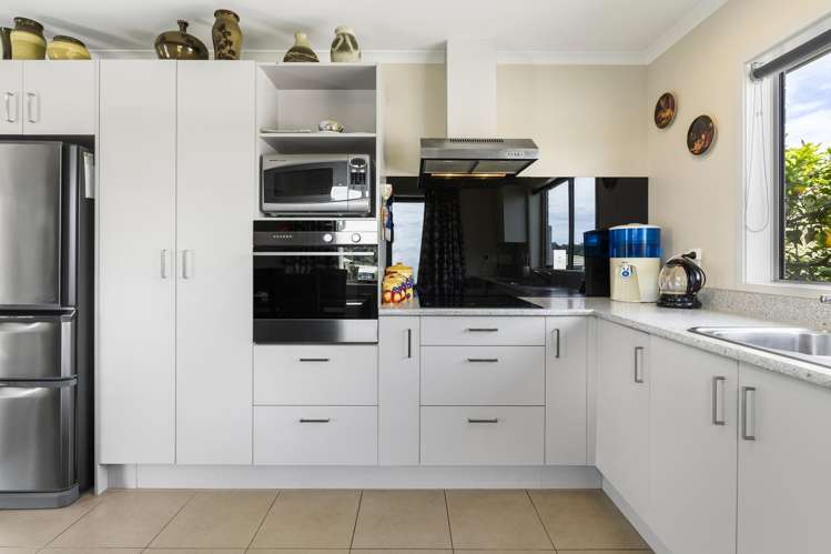 50/8 Village Place Tuakau_5