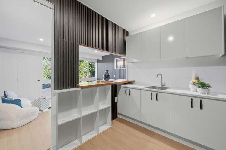 21 Lawrence Crescent Hill Park_10