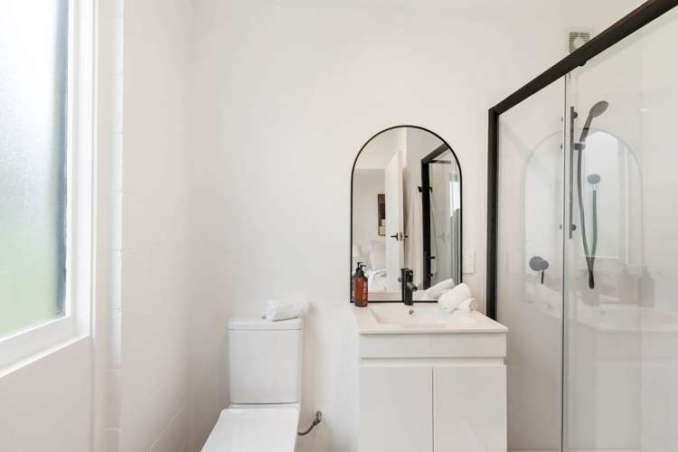 2/13 Kororo Street Northcote_7