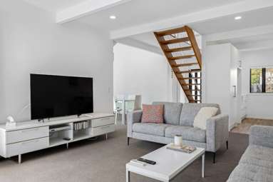 10/140 Office Road_3