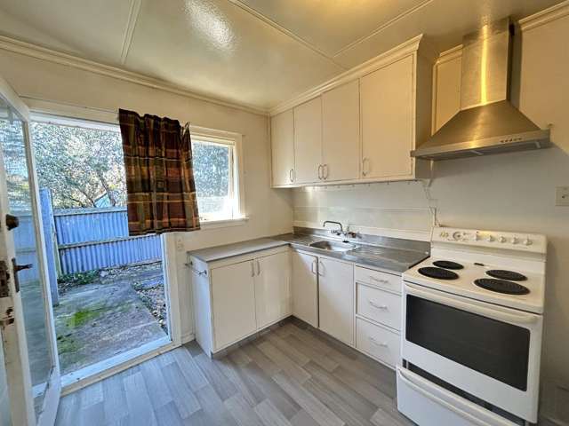 11 Redbridge Lane 1551_1