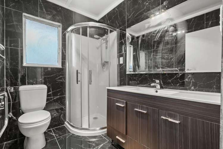 2/8 Winspear Place Manukau_6