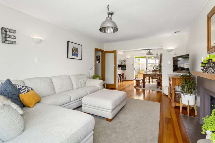 76 Redwood Avenue Tawa_2