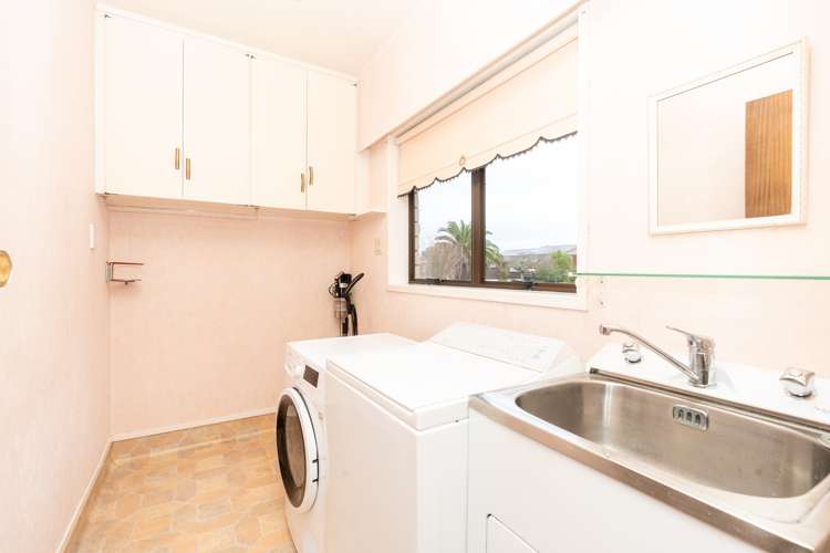 51 Resthill Crescent Glenview_24